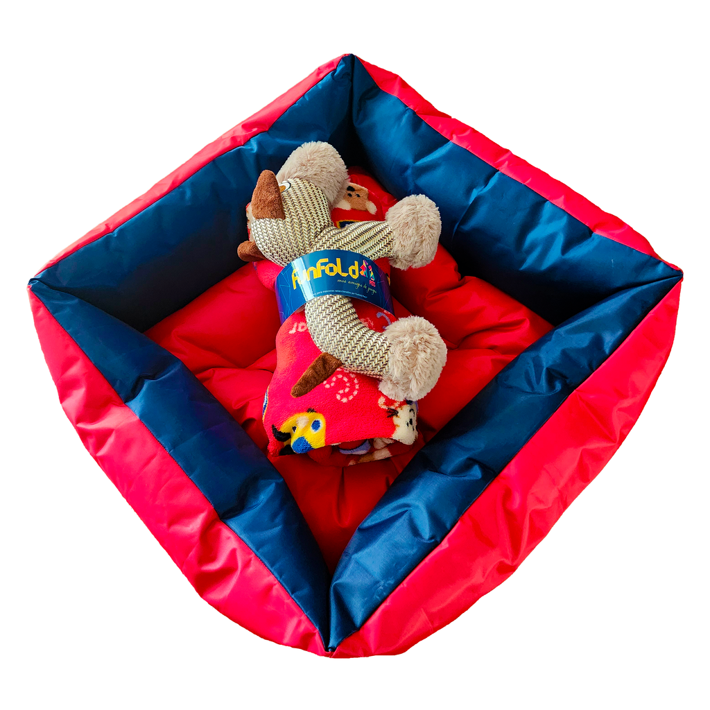 Set de cama, mantita y peluche. Personalizada con el nombre de tu peludo.