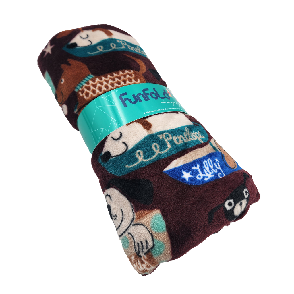 Set de cama, mantita y peluche. Personalizada con el nombre de tu peludo.