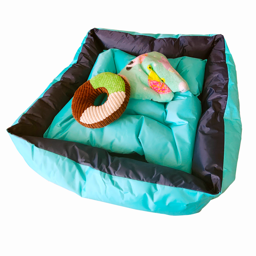 Set de cama, mantita y peluche. Personalizada con el nombre de tu peludo.