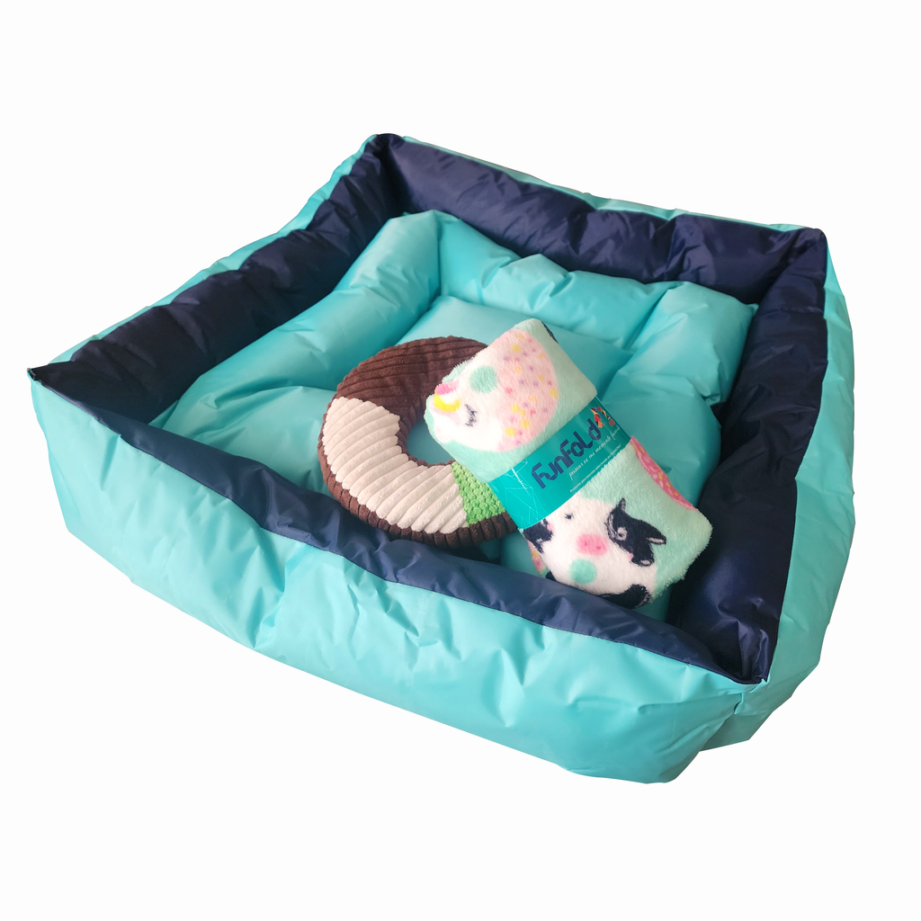 Set de cama, mantita y peluche. Personalizada con el nombre de tu peludo.