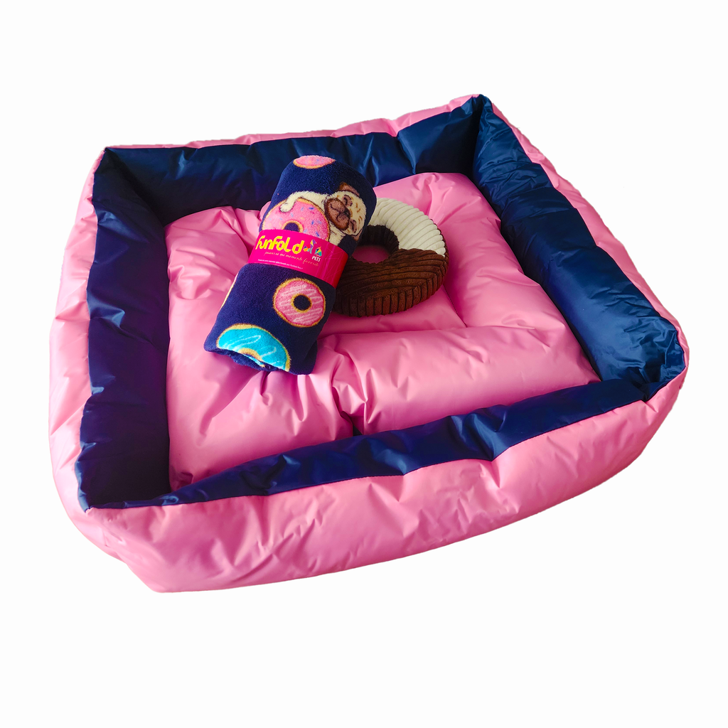 Set de cama, mantita y peluche. Personalizada con el nombre de tu peludo.